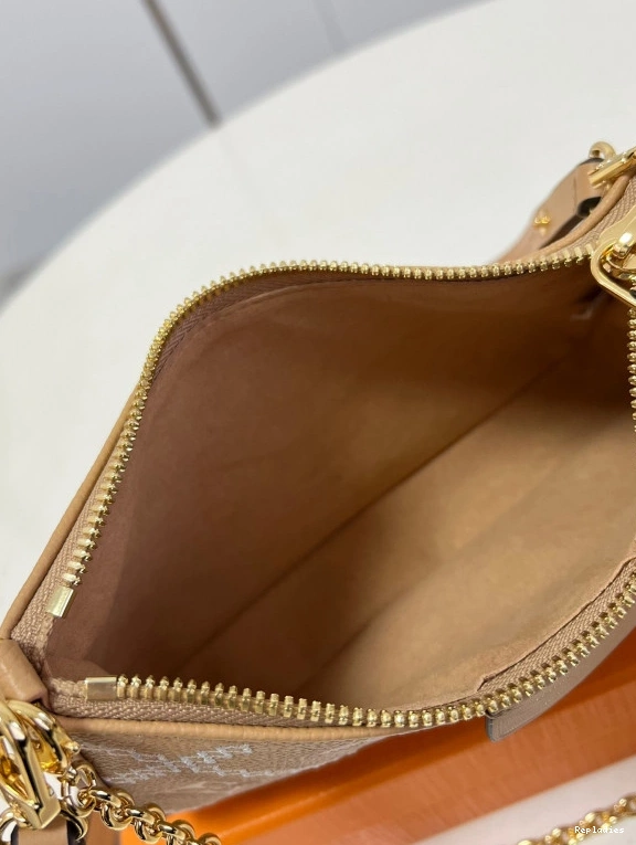 Fake Louis Bags POUCH LOUIS VUITTON STRAP ON EASY 0824
